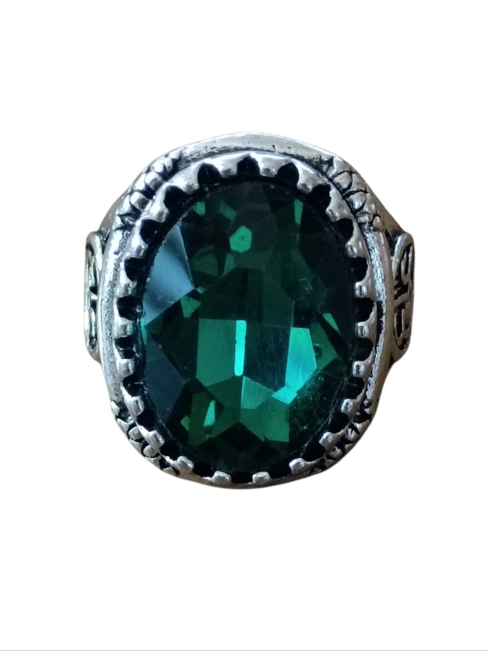 Fashion Jewelry Silver-Tone Green Oval Cubic Zirconia Size 8.5 Ring